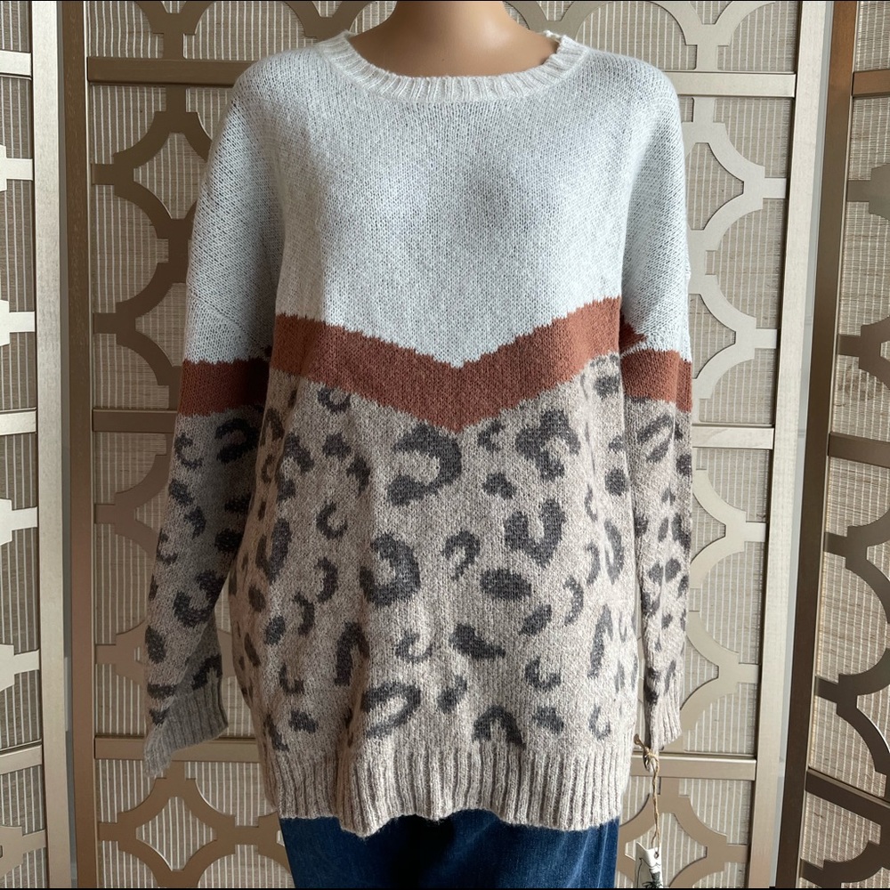 Pink Lily! Chevron & Leopard Sweater! Medium! BRAND NEW WITH TAGS!